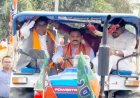 मंत्री श्याम बिहारी जायसवाल ने ट्रैक्टर से किया चुनाव प्रचार