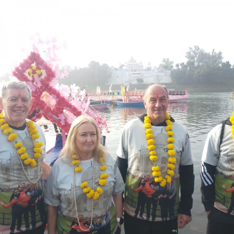 सोमवती अमावस्या में नर्मदा तट पर उमड़ी श्रृद्धालुओं की भीड़:विदेशी मेहमानों ने भी किए मां नर्मदा के दर्शन; 50 हजार से अधिक लोग पहुंचे
