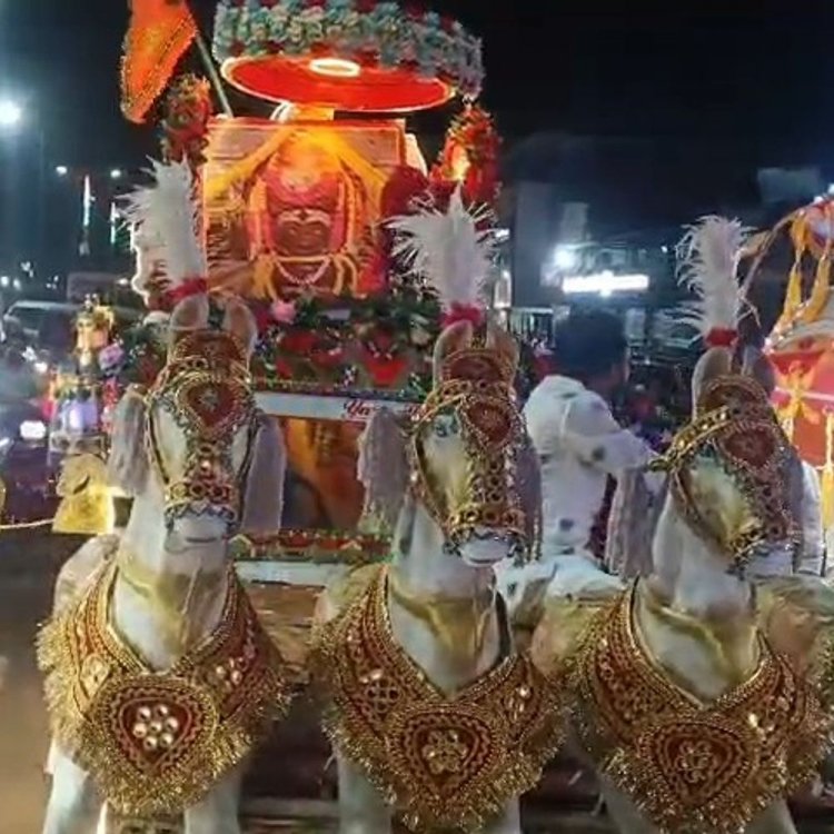 खरगोन में निकली हाटकेश्वर महादेव की शोभायात्रा:महिलाओं ने पहली बार उठाई पालकी, निमाड़ी गीतों पर किया नृत्य
