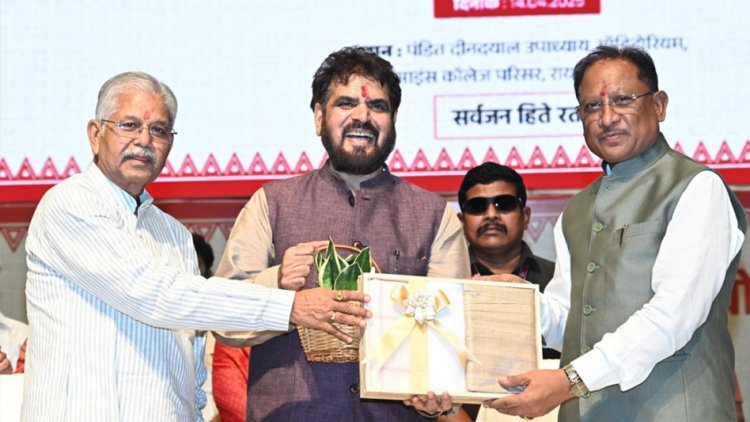 रायपुर : लोकल फॉर वोकल एवं स्वावलंबी भारत के निर्माण में छत्तीसगढ़ खादी तथा ग्रामोद्योग बोर्ड की महत्वपूर्ण भूमिका – मुख्यमंत्री विष्णुदेव साय