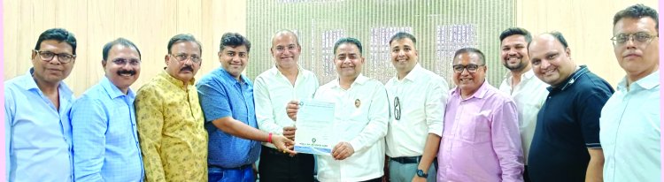 चेम्बर के राजनांदगांव जिला इकाई अध्यक्ष मनोनित बैद को थौरानी ने दी शुभकामनाएं