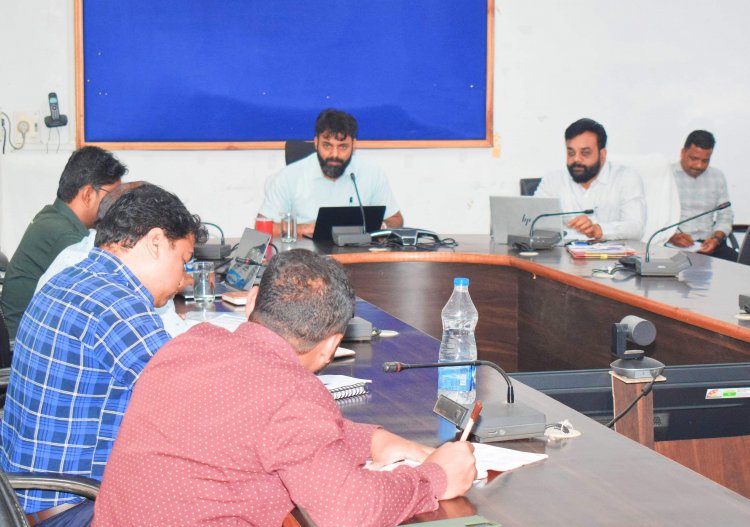 काम नहीं करने वाले ठेकेदार को पेनाल्टी लगाने के निर्देश