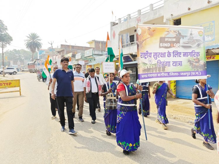 सैनिकों के सम्मान में निकली तिरंगा यात्रा